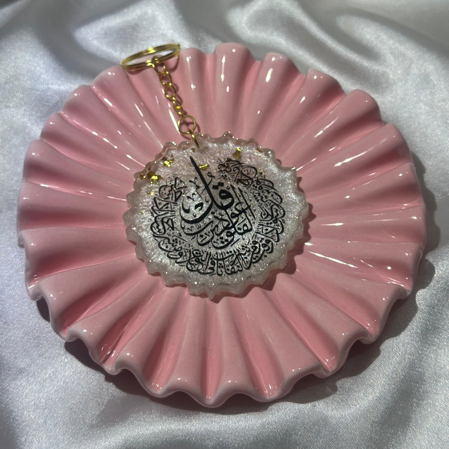 Surat al Falak cracked white Keychain