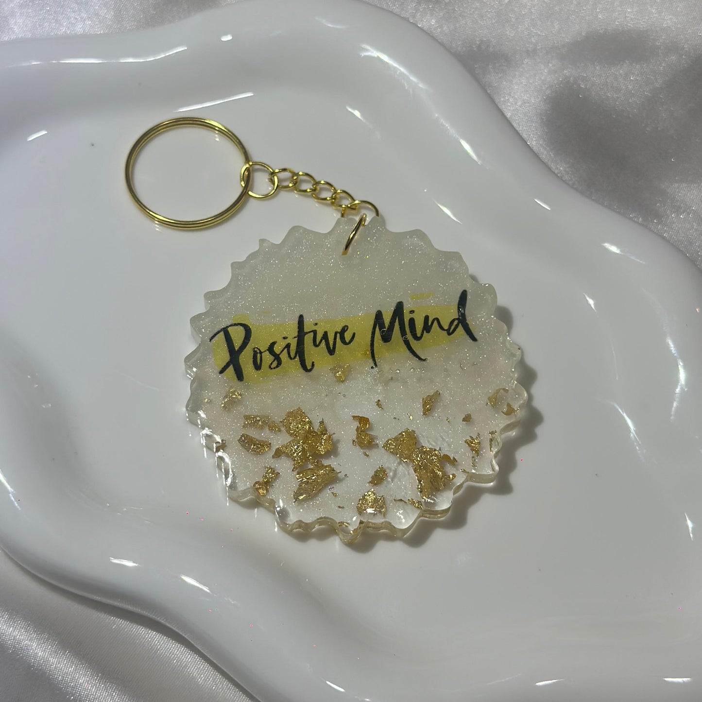 Positive mind cracked white keychain